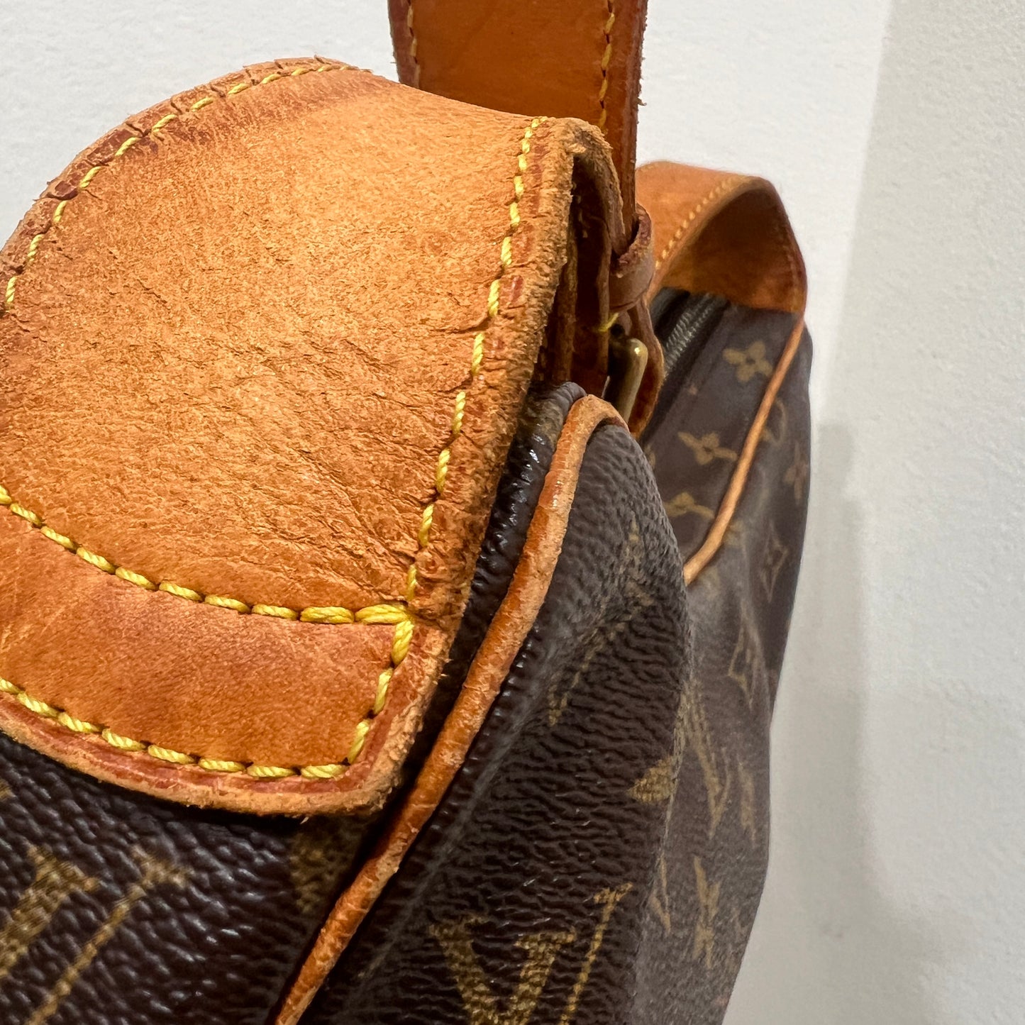 LOUIS VUITTON Croissant MM