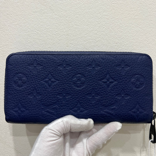 LOUIS VUITTON Zippy Wallet
