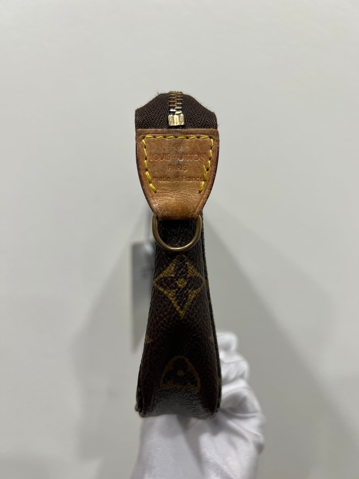 LOUIS VUITTON POUCHETTE