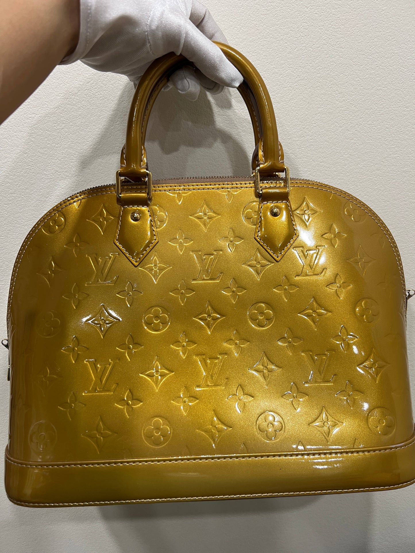 LOUIS VUITTON Gold Handbag