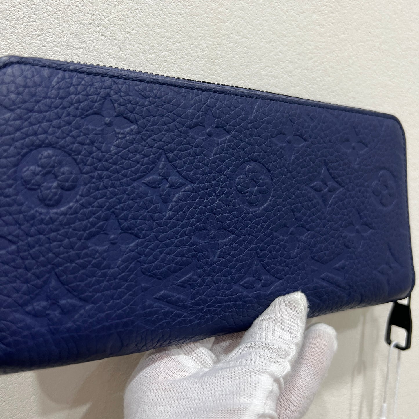 LOUIS VUITTON Zippy Wallet