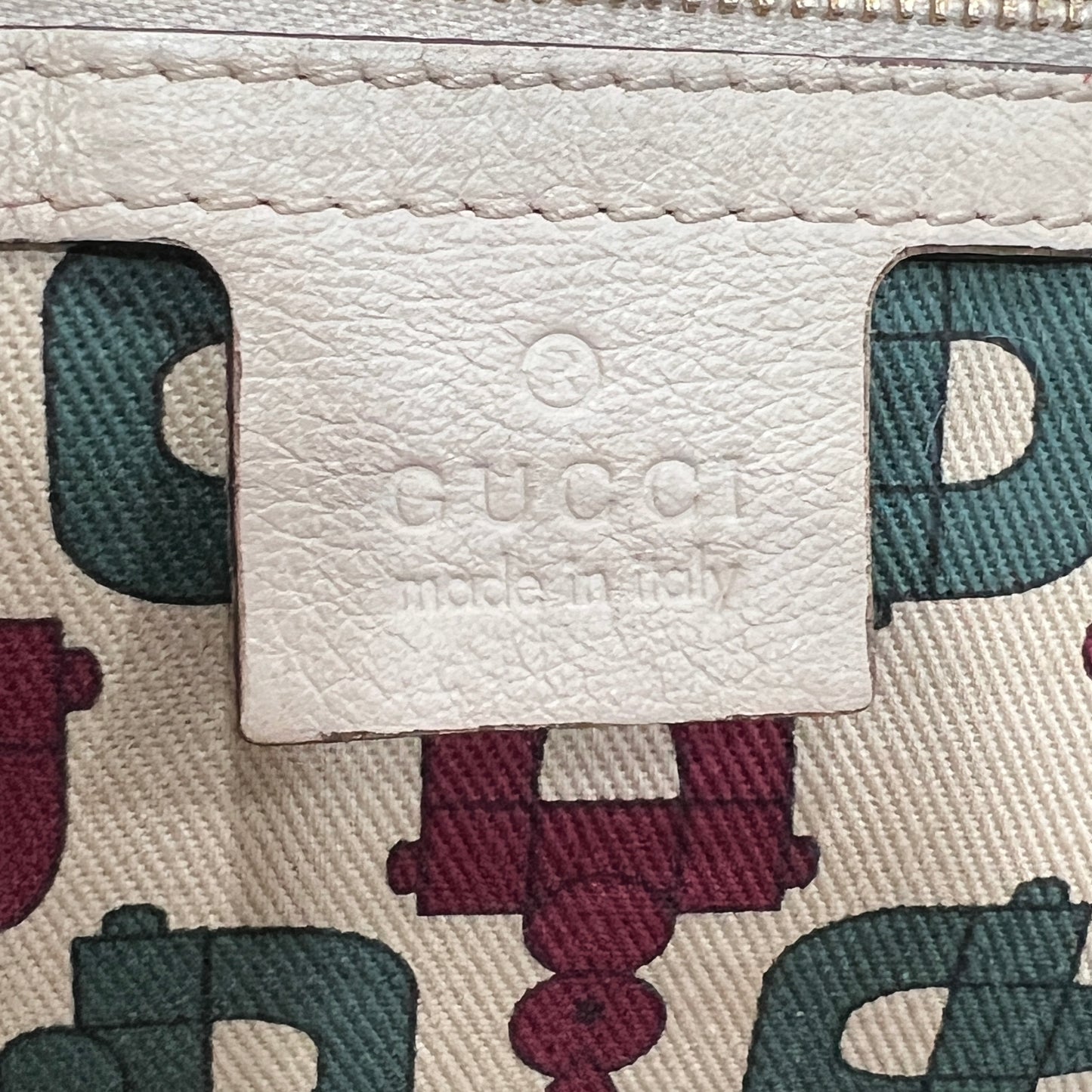 GUCCI Cream Leather Guccissima Signoria Medium Dome