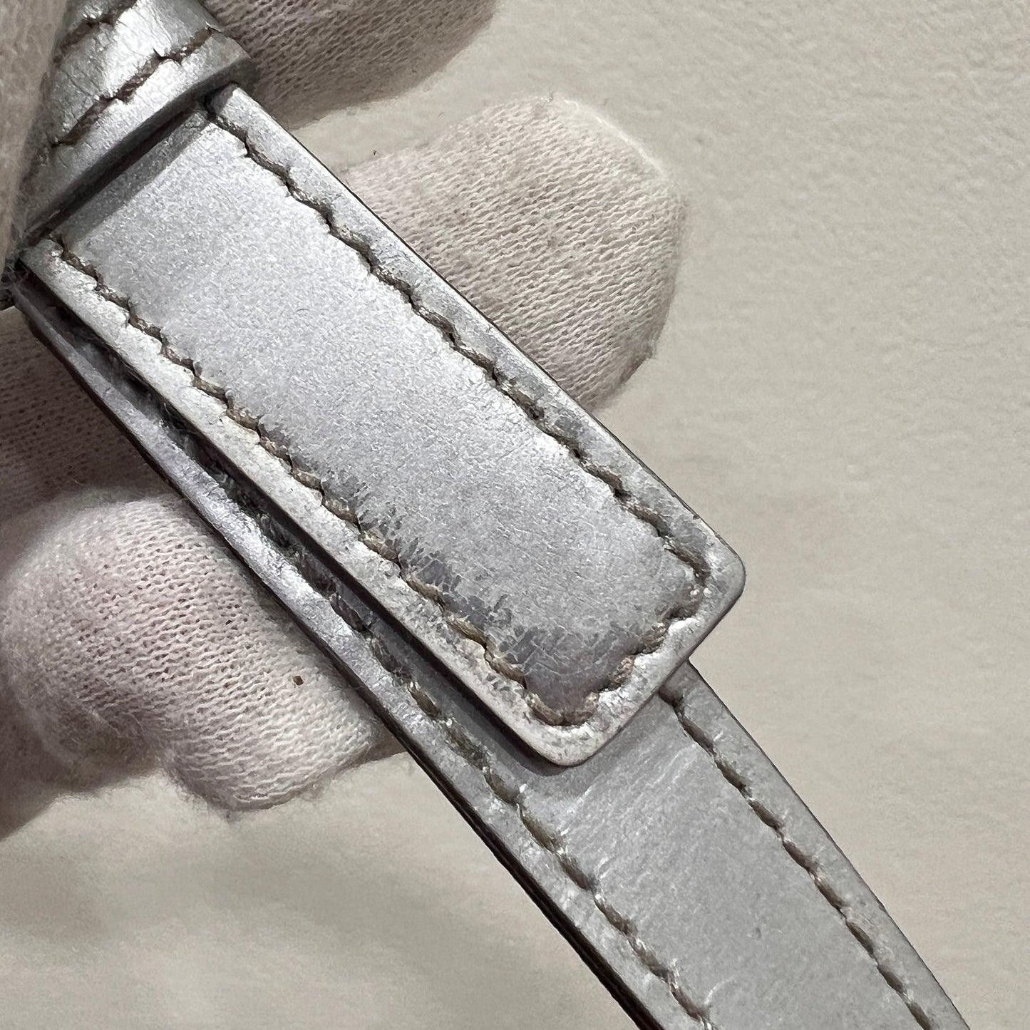 GUCCI Silver/Gray Shoulder Bag