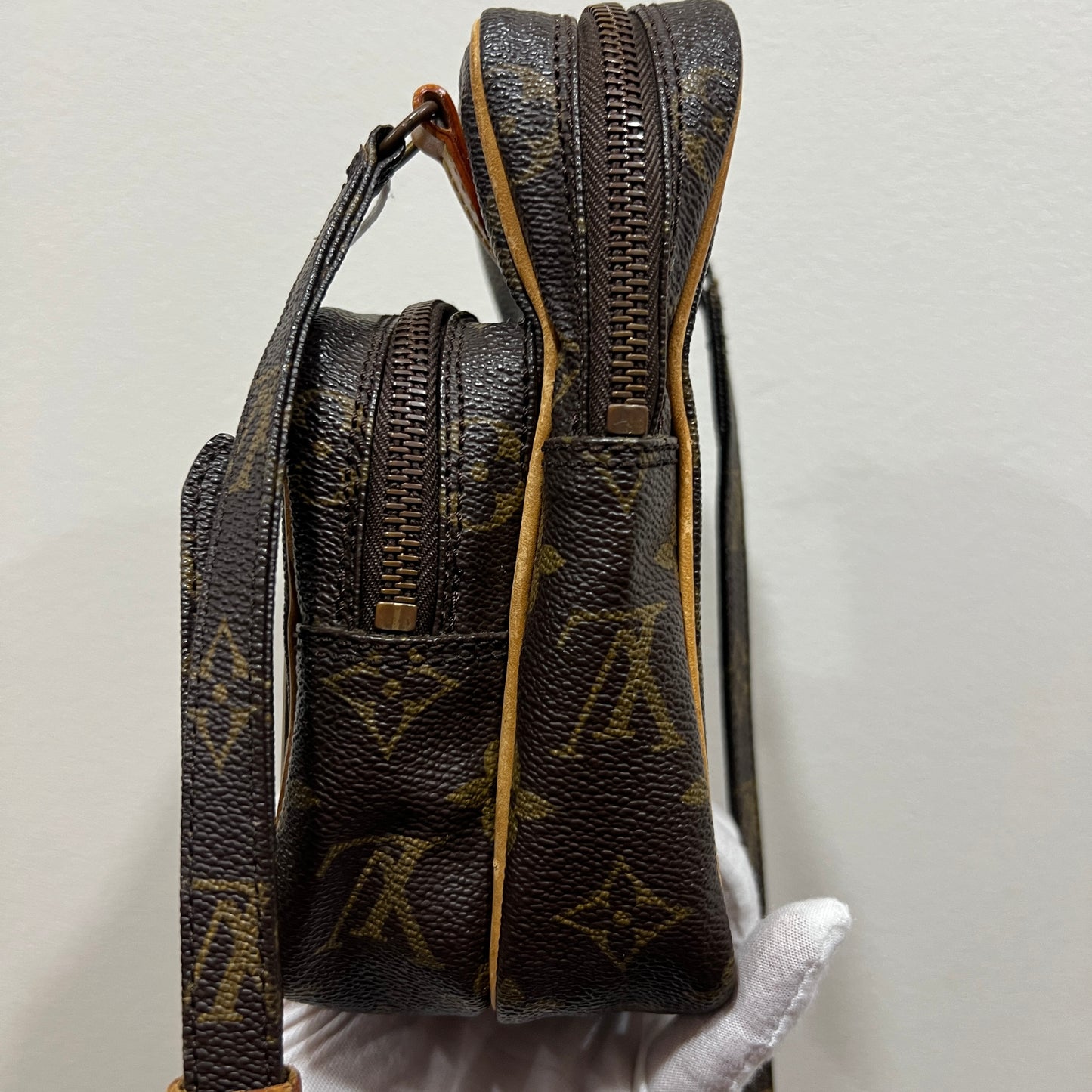 LOUIS VUITTON Crossbody