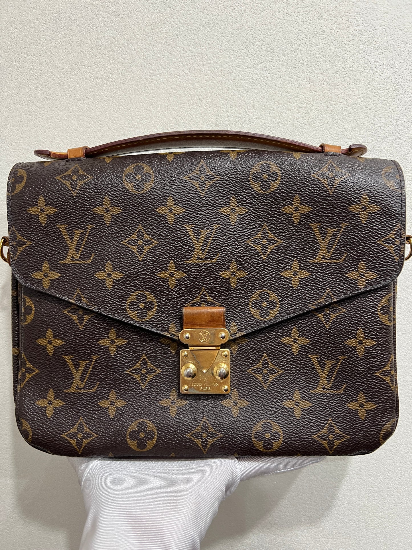 LOUIS VUITTON Pochette Metis Bag