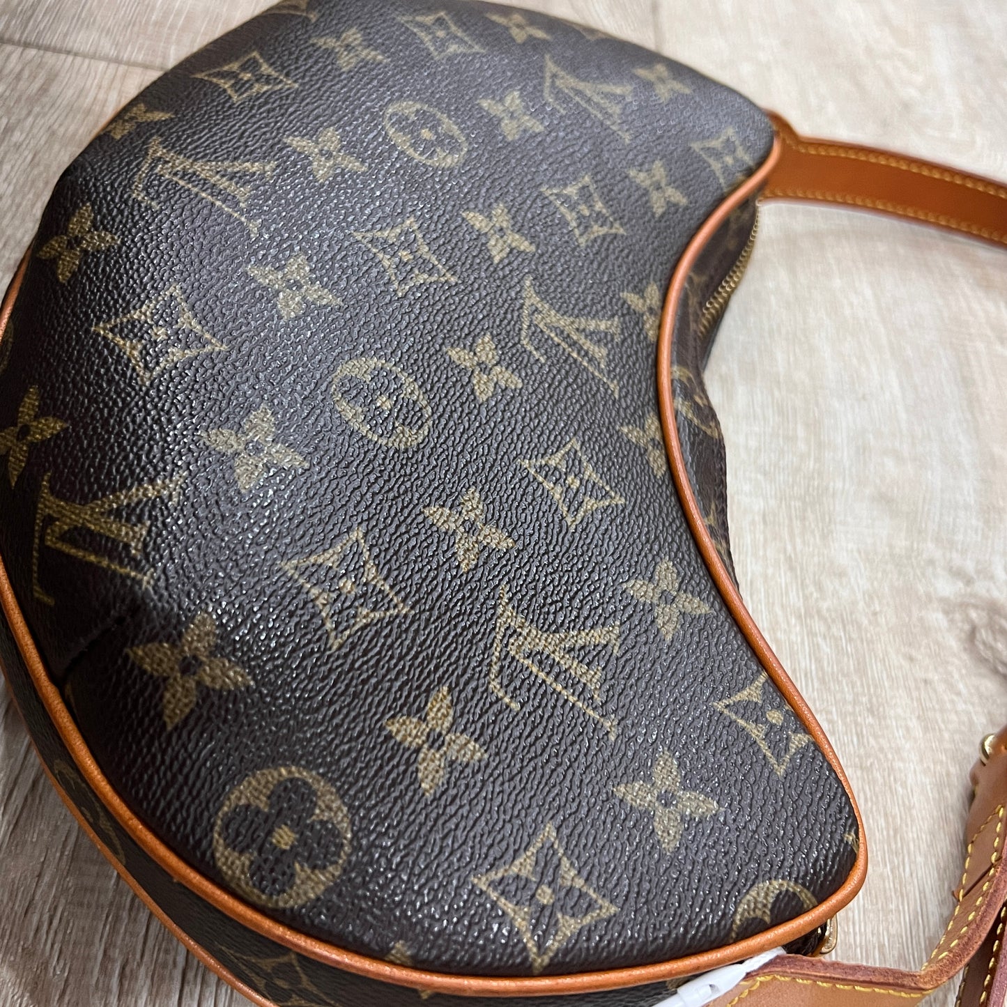 LOUIS VUITTON Croissant PM