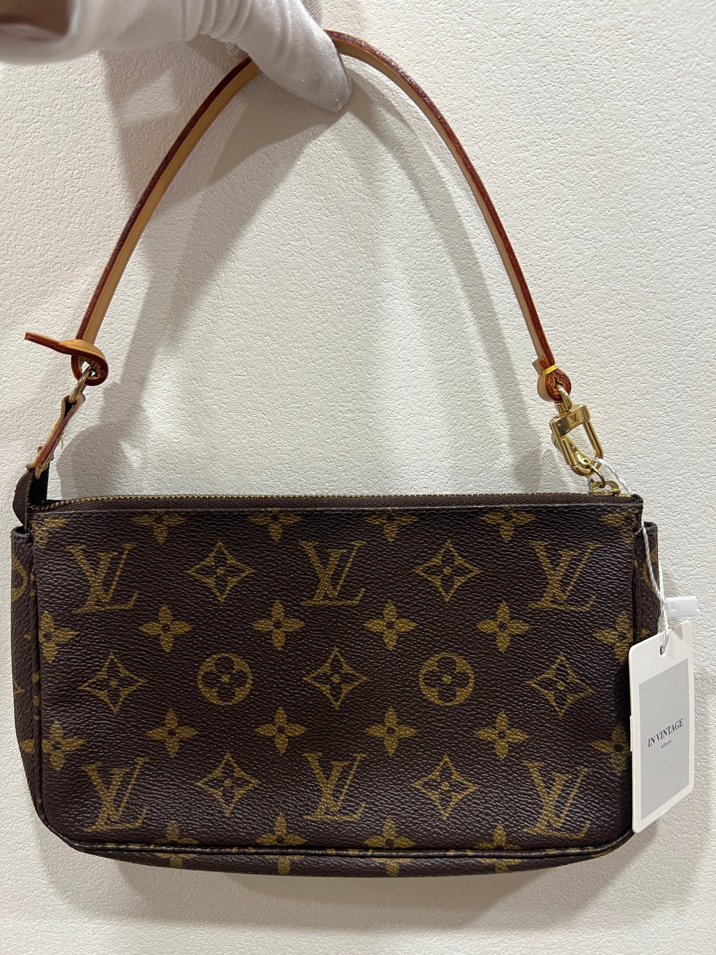 LOUIS VUITTON POUCHETTE