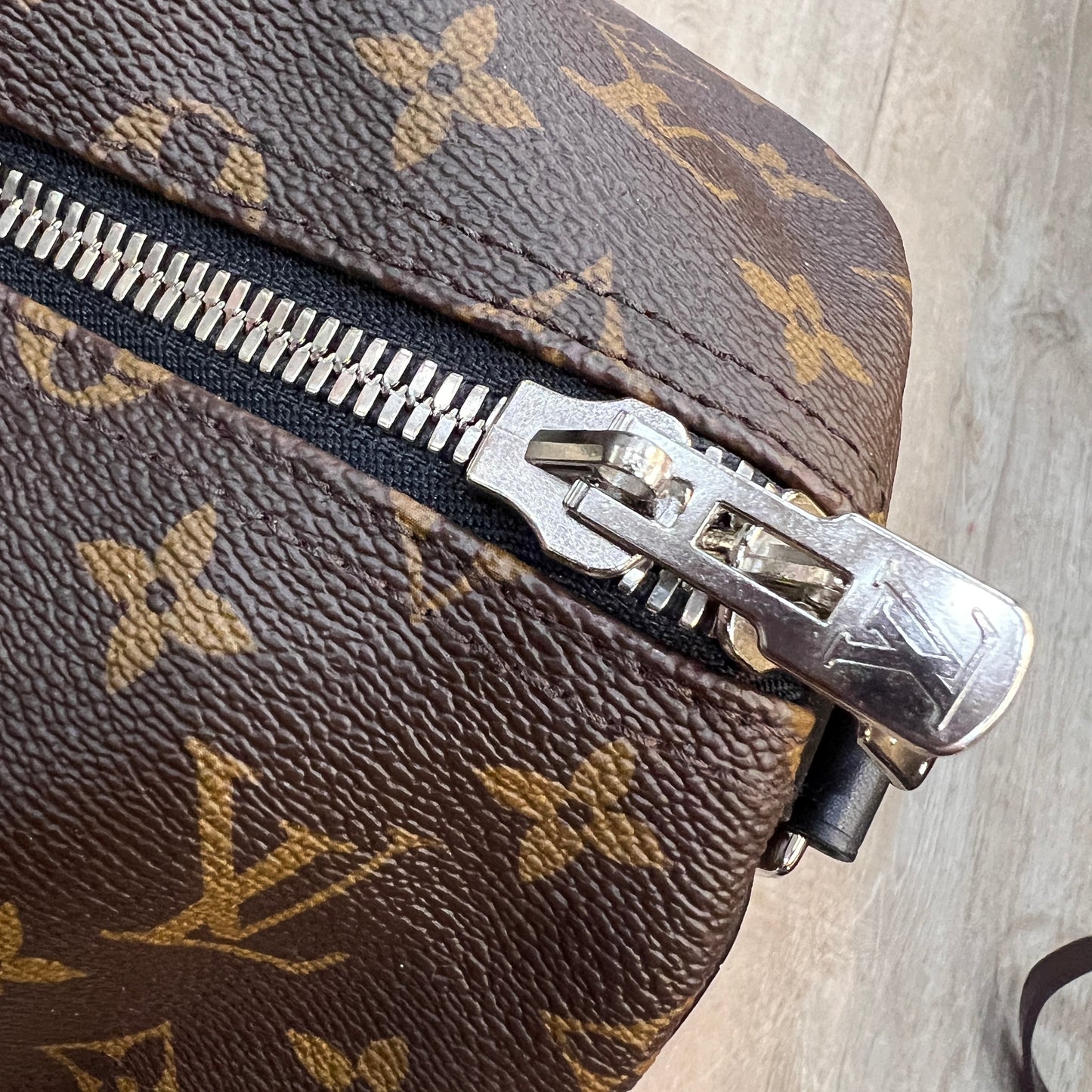 LOUIS VUITTON Bandouliere Keepall 55cm