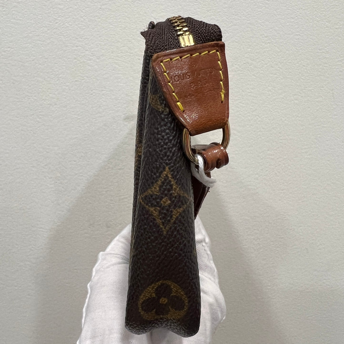 LOUIS VUITTON Accessory Pochette (28-5)