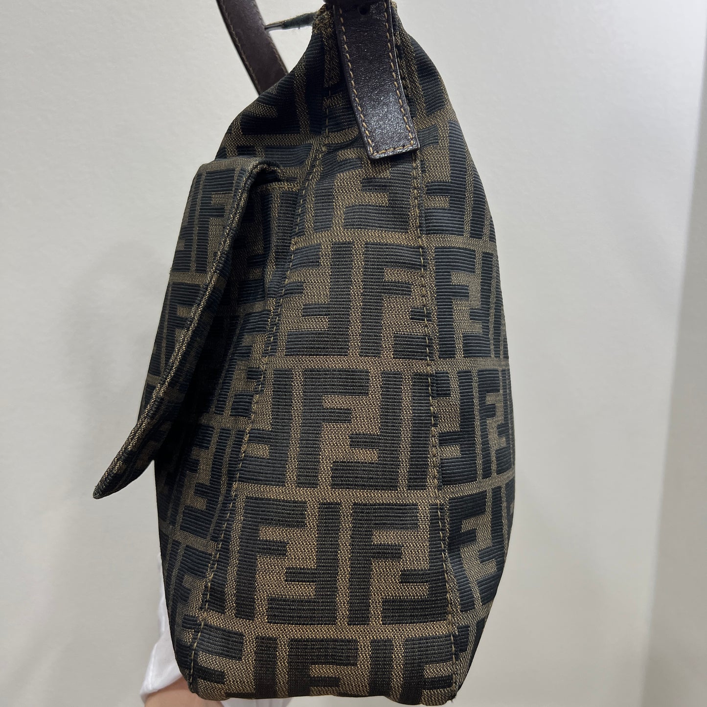 FENDI Mamma One Shoulder Baguette Gold