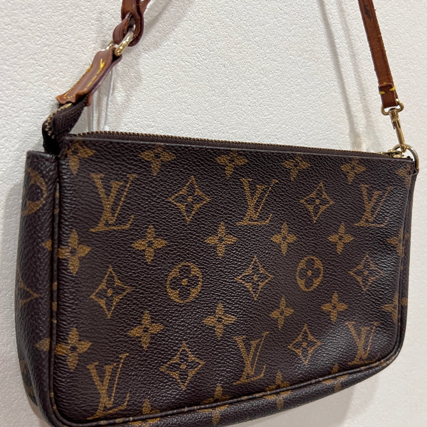 LOUIS VUITTON Accessory Pochette (28-5)