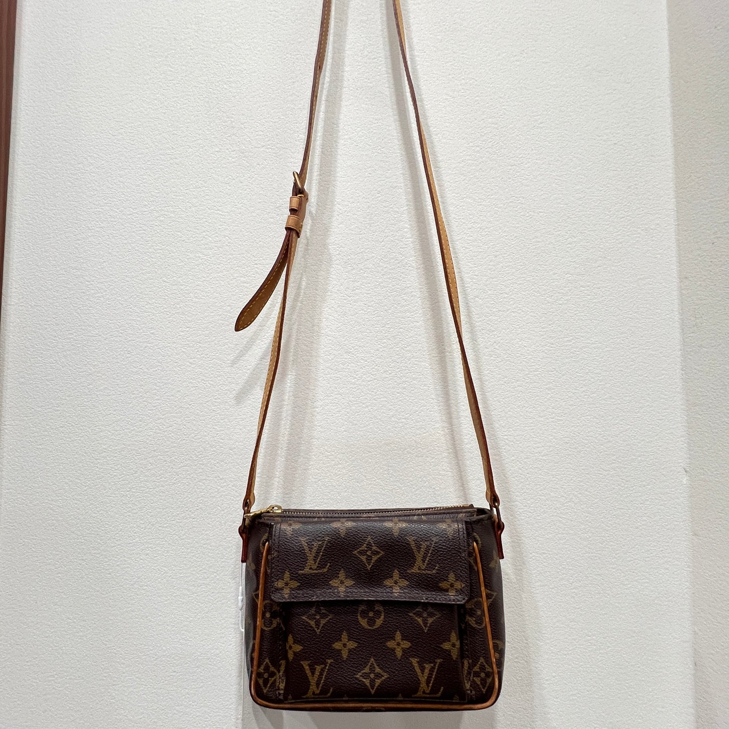 LOUIS VUITTON Cite Crossbody