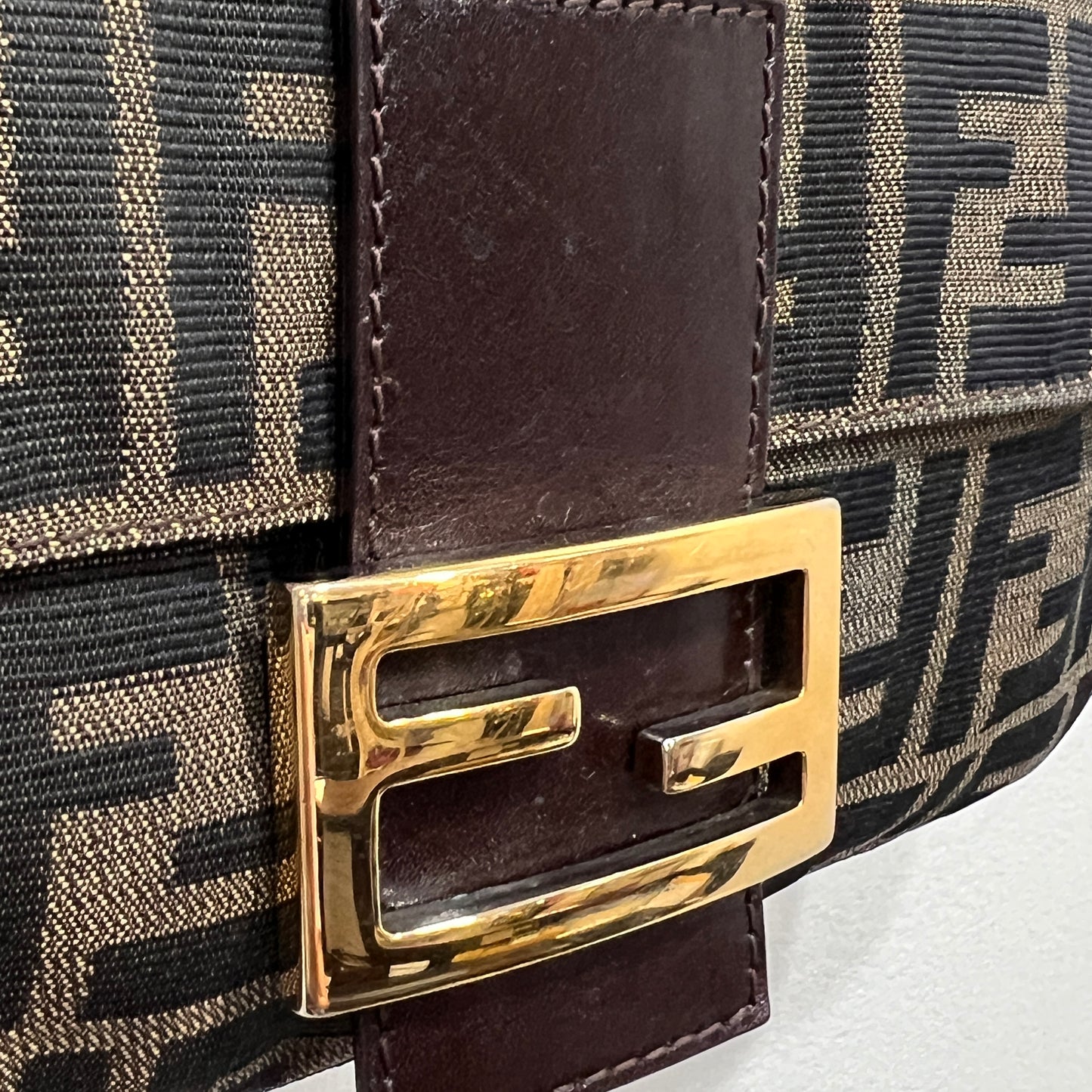 FENDI Baguette Gold