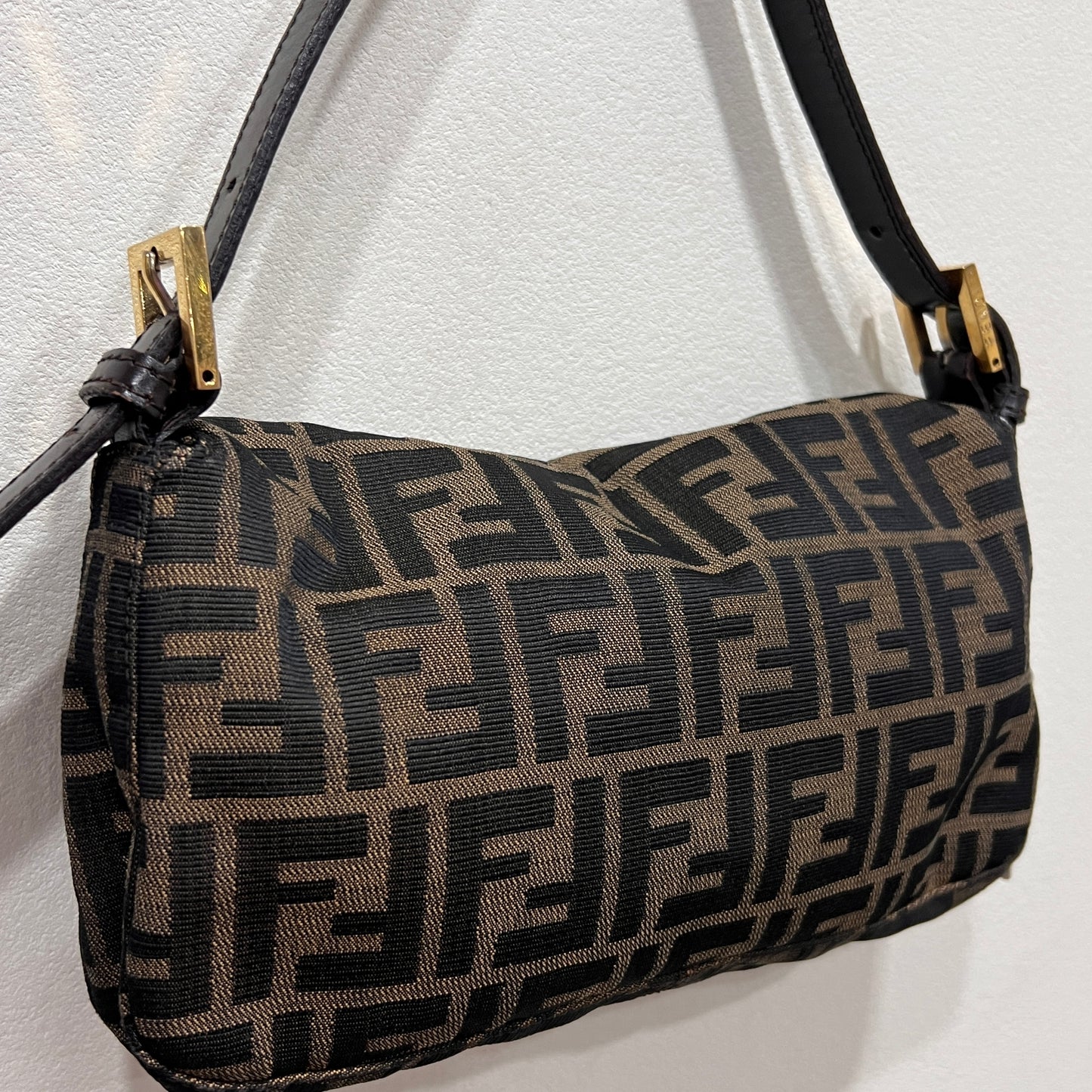 FENDI Baguette Gold
