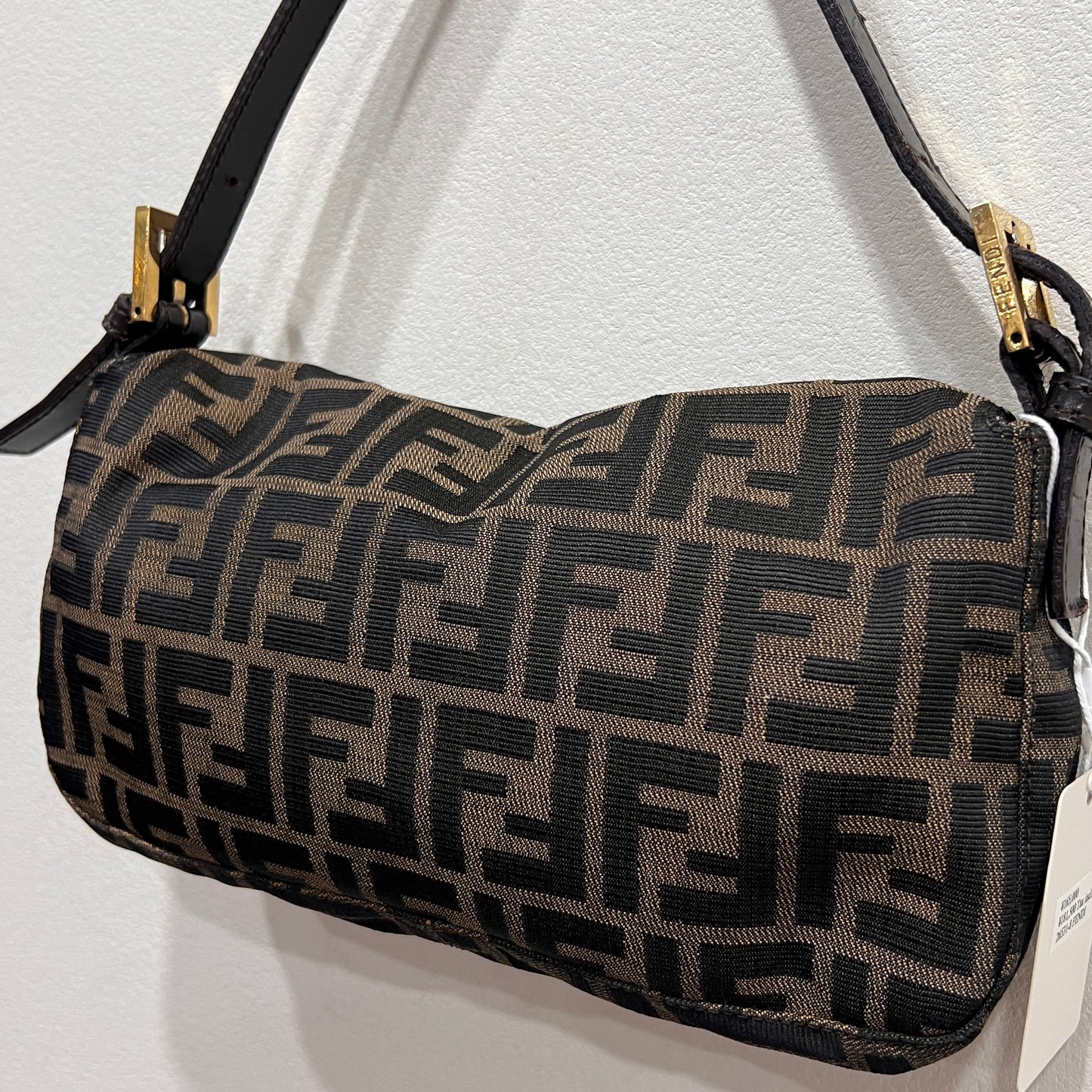 FENDI Baguette Gold