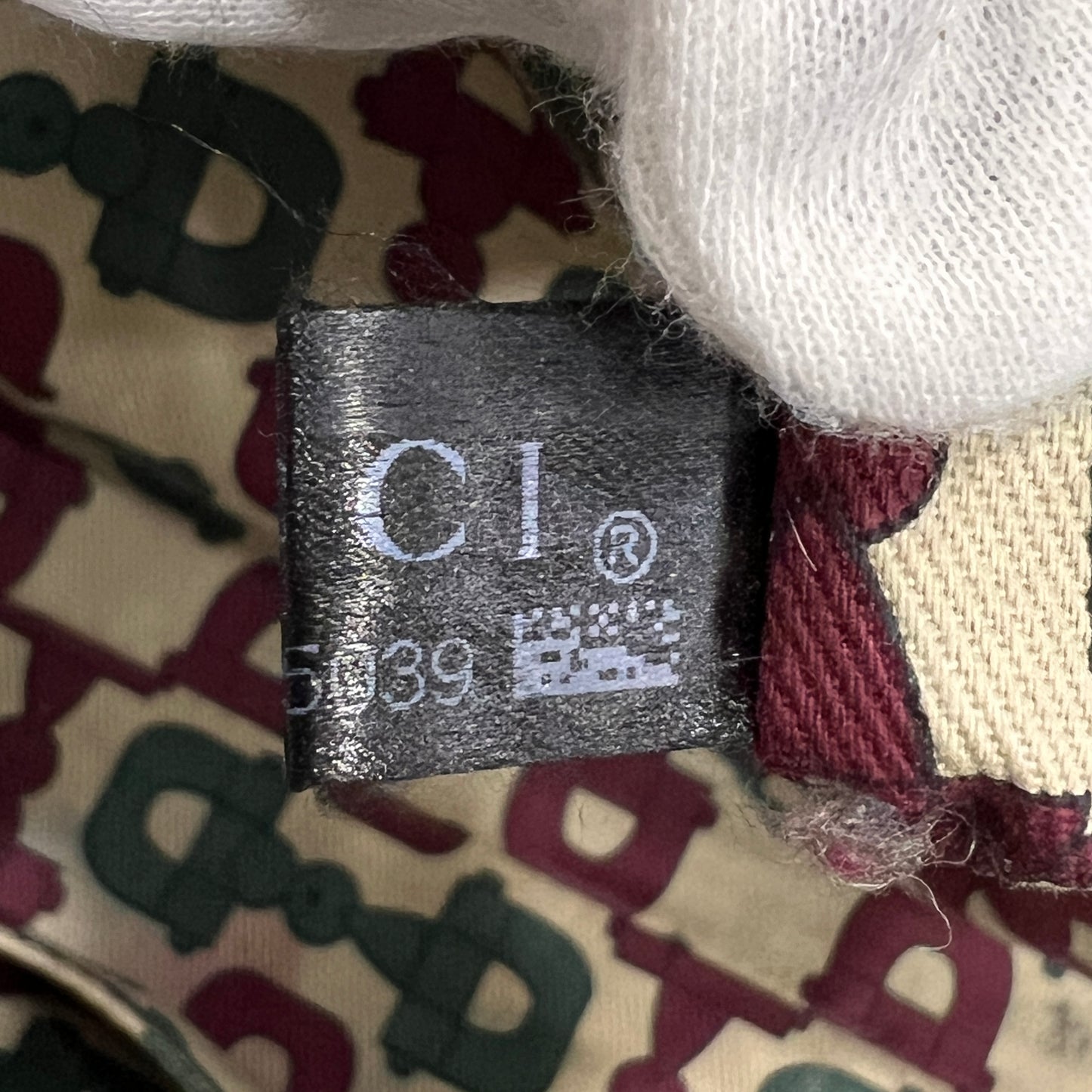 GUCCI Cream Leather Guccissima Signoria Medium Dome