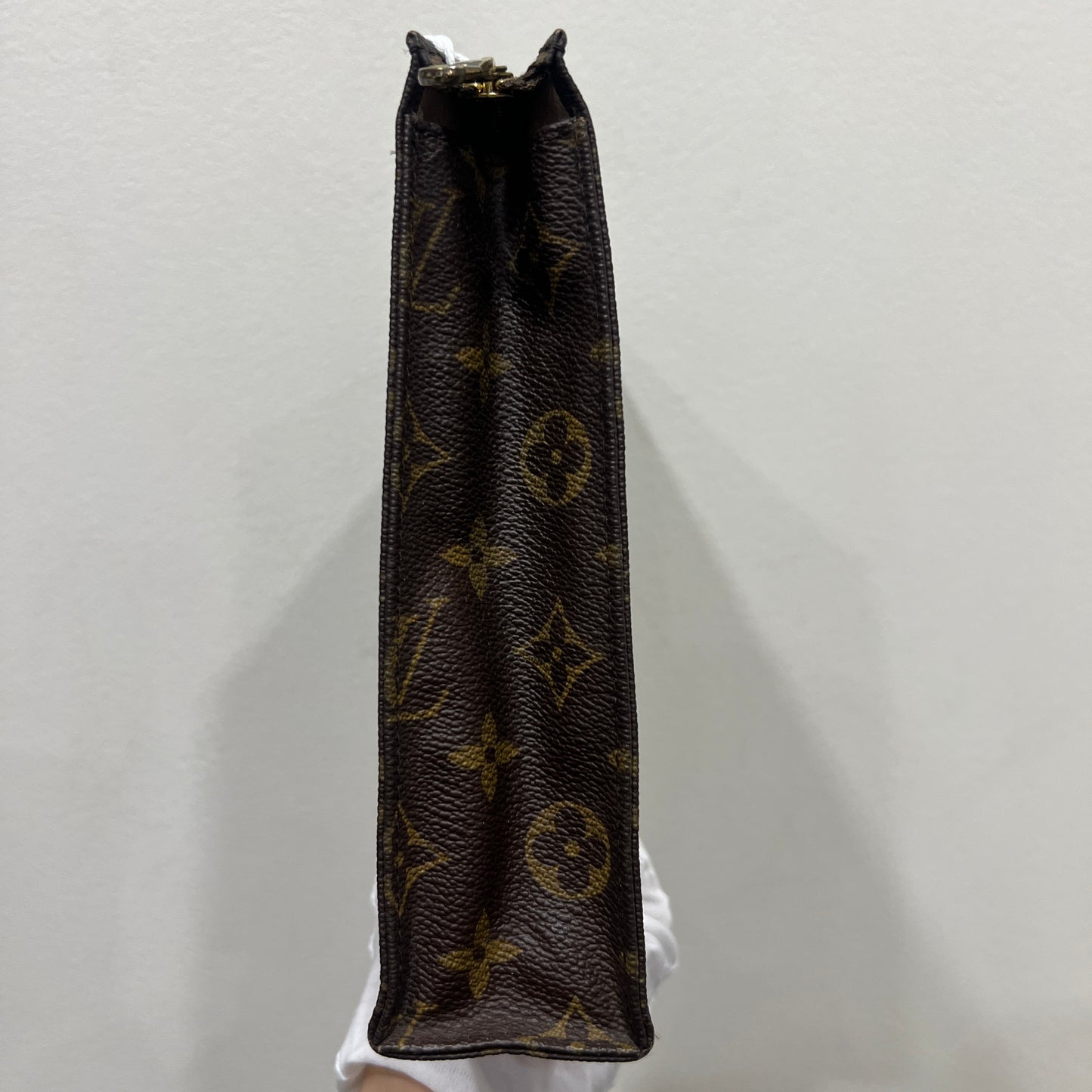 LOUIS VUITTON Toiletry Pouch (24901)