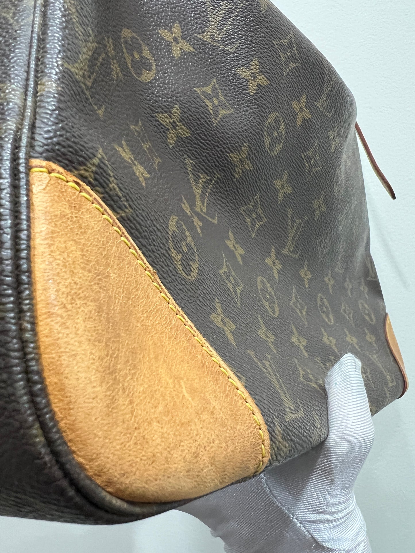 LOUIS VUITTON Boulogne 30 Shoulder bag