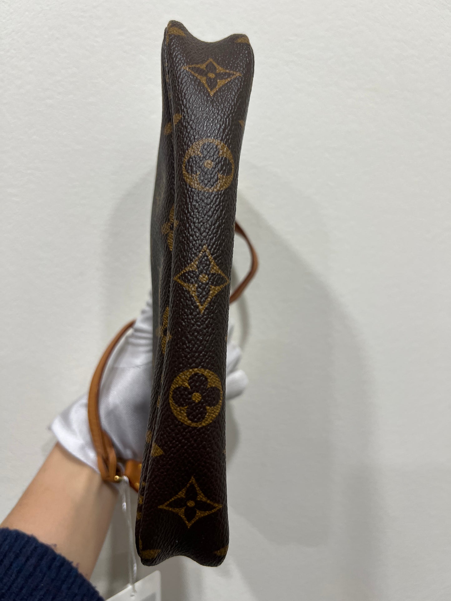 LOUIS VUITTON POUCHETTE W/Leather Strap