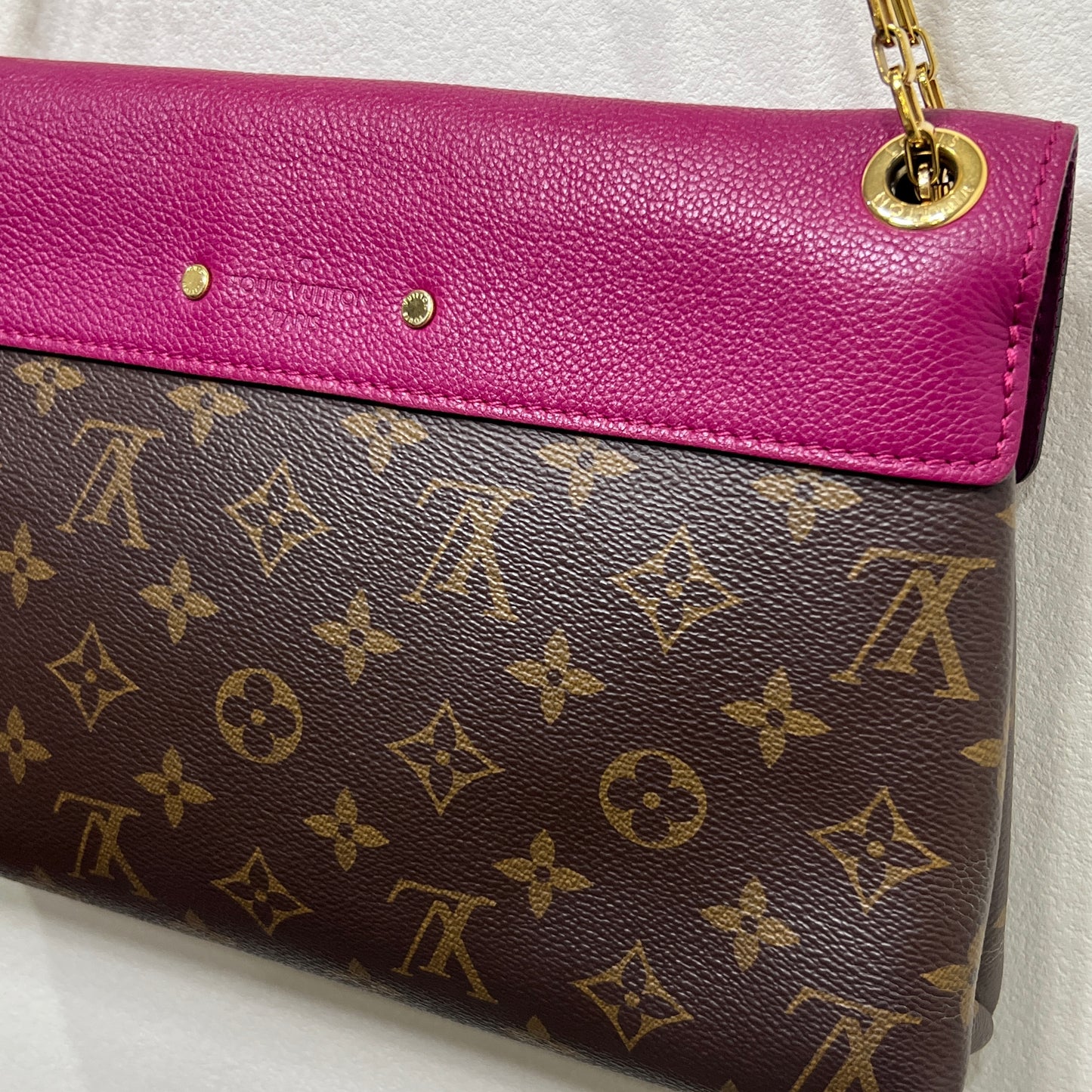 LOUIS VUITTON Pallas Chain Bag