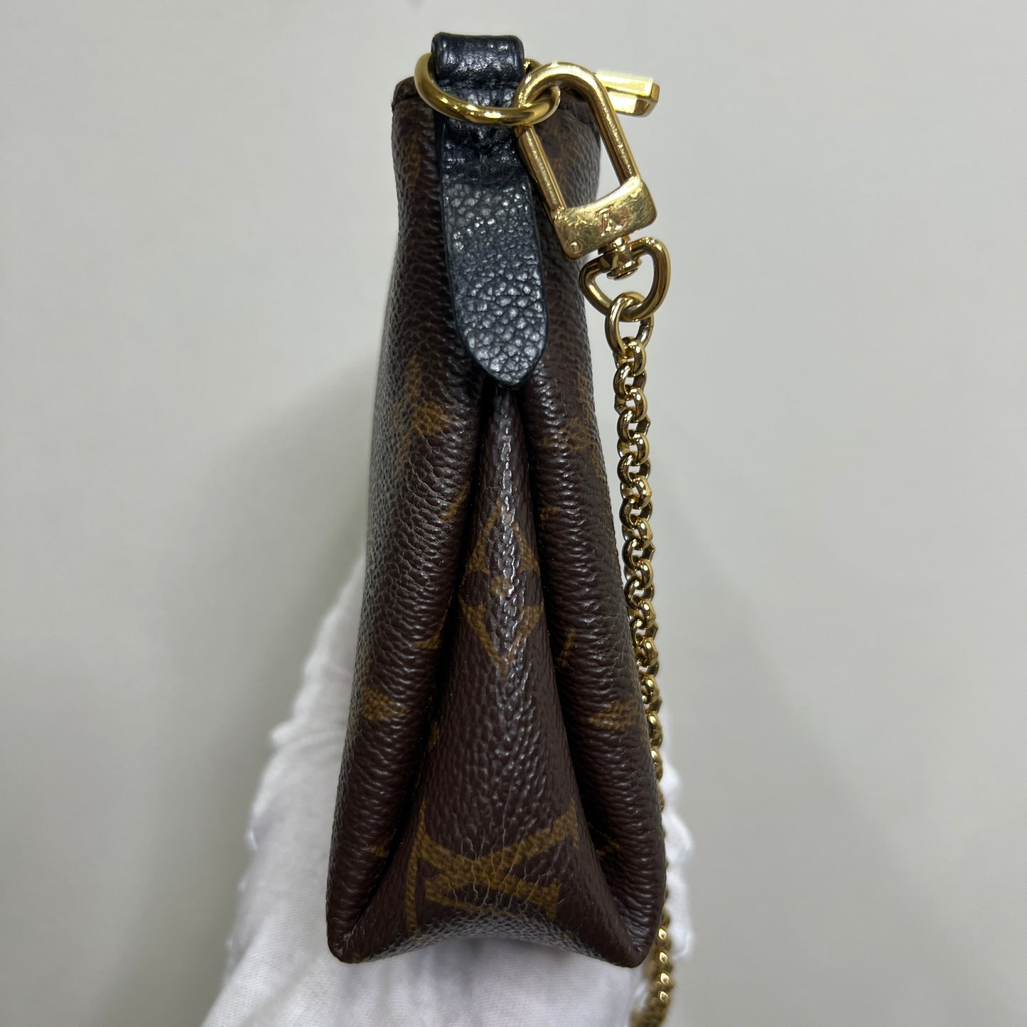 LOUIS VUITTON Pallas Clutch Black