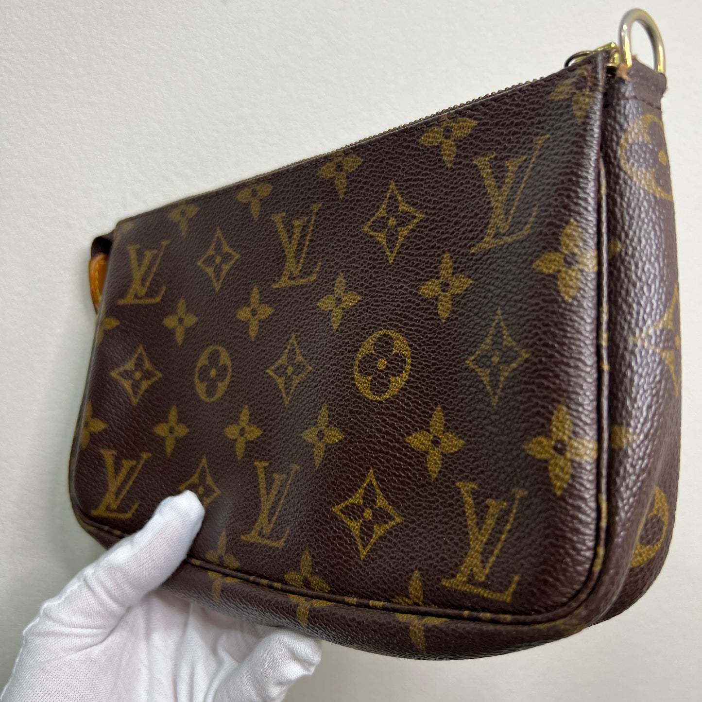 LOUIS VUITTON Accessory Pochette