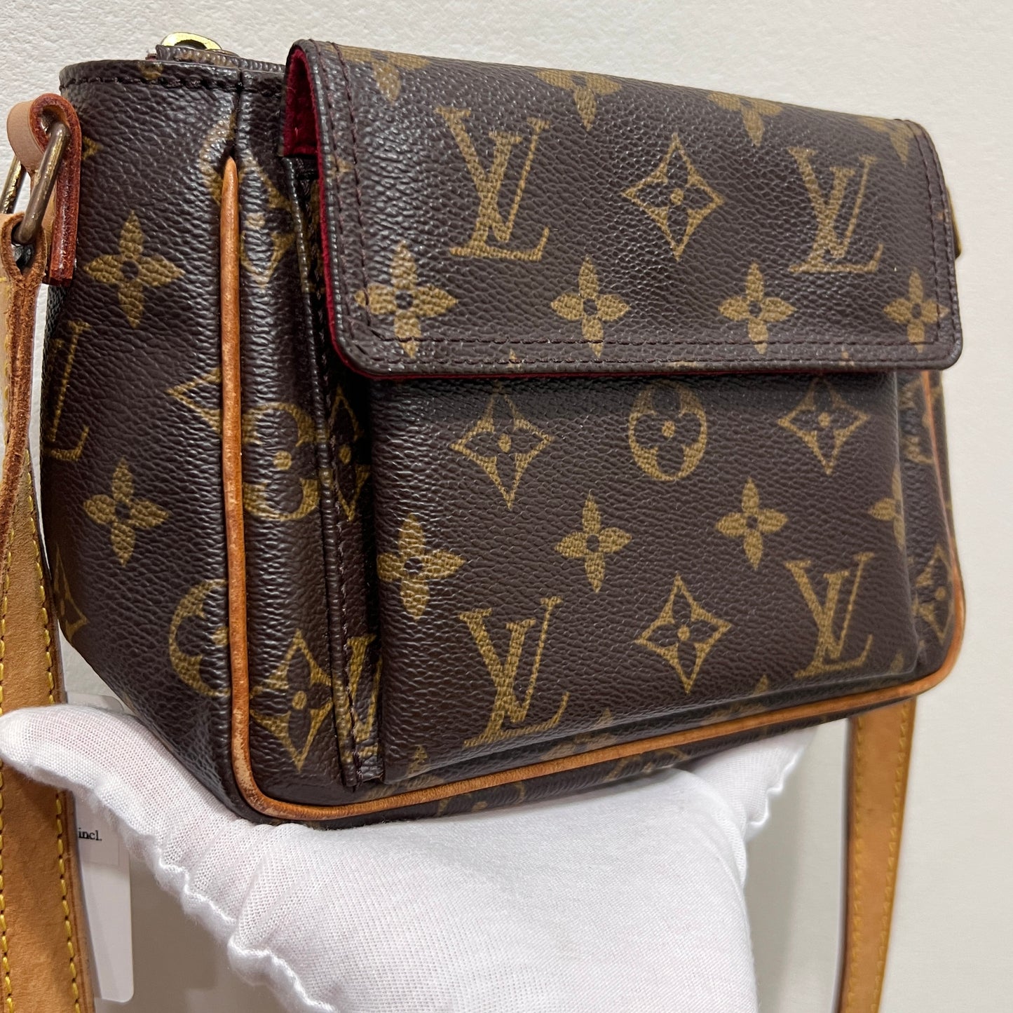 LOUIS VUITTON Cite Crossbody