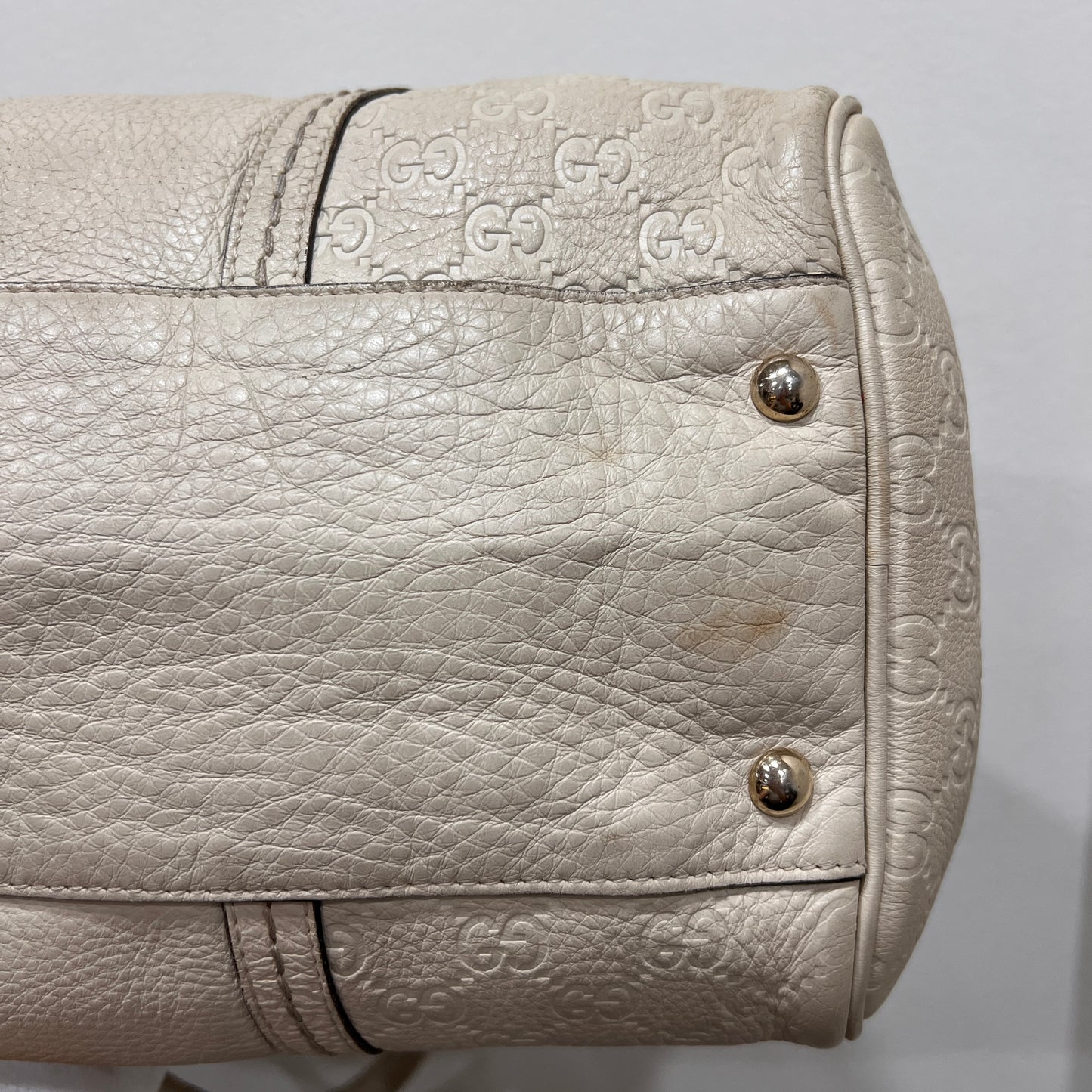 GUCCI Cream Leather Guccissima Signoria Medium Dome