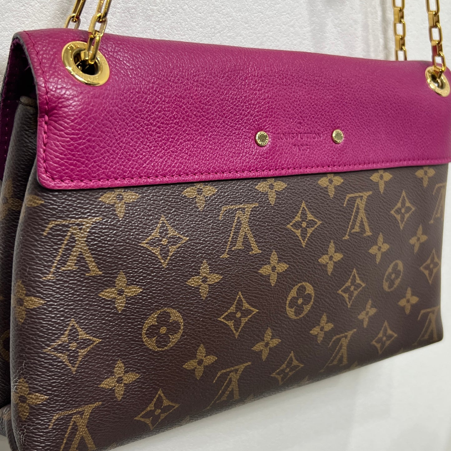 LOUIS VUITTON Pallas Chain Bag