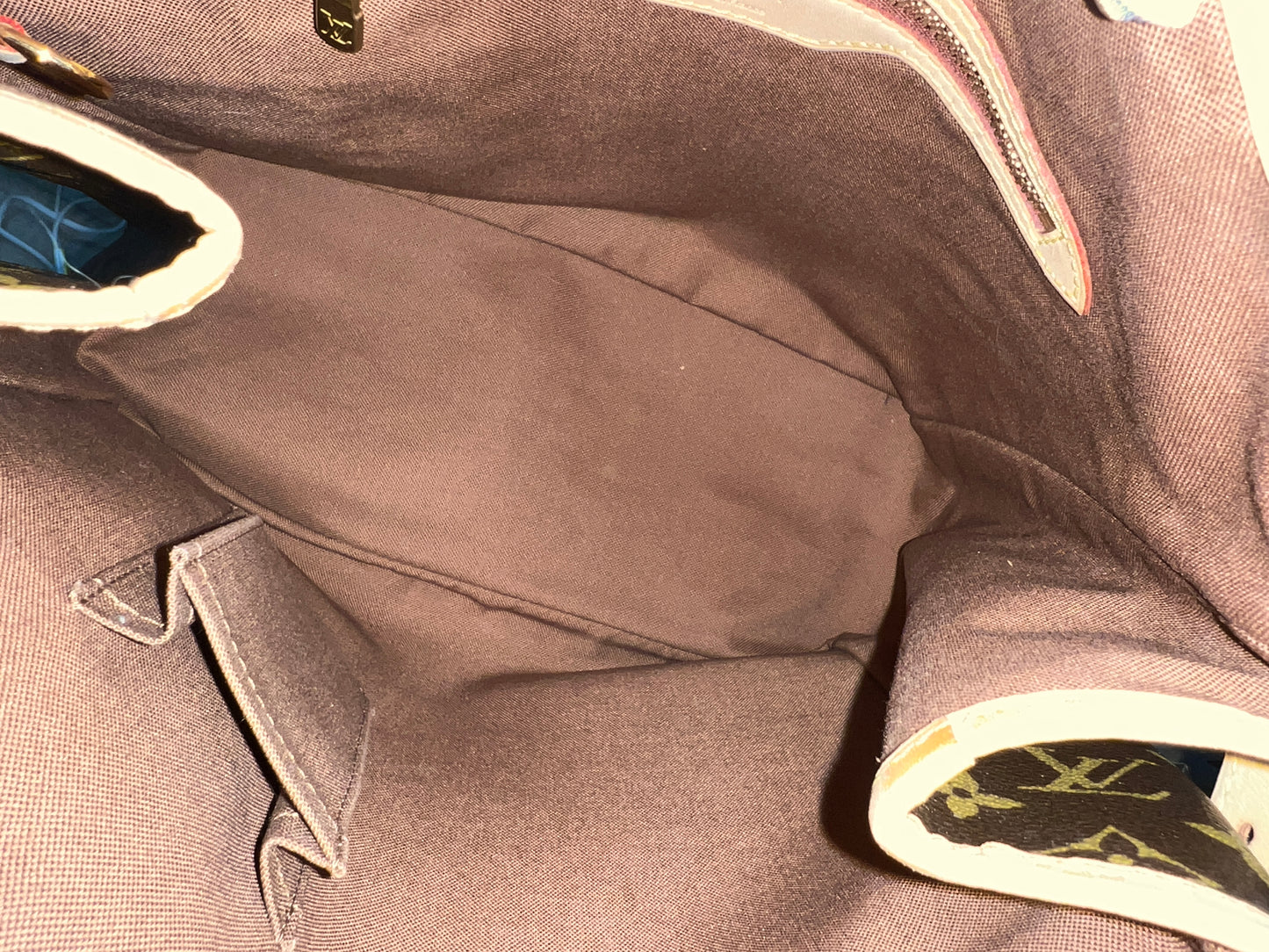 LOUIS VUITTON BATIGNOLLES Vertical Tote Bag