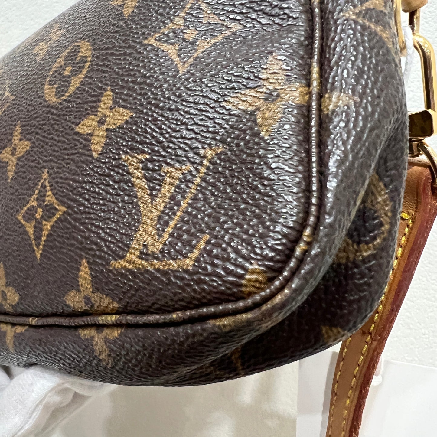 LOUIS VUITTON Accessory Pouchette w/ Long Strap