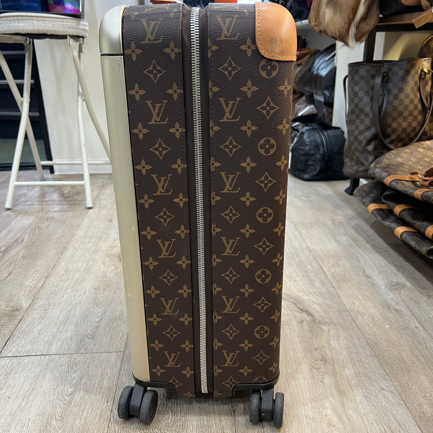 LOUIS VUITTON Horizon 55 suitcase
