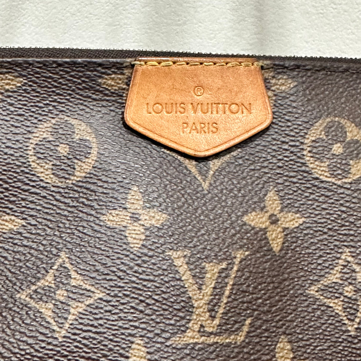 LOUIS VUITTON