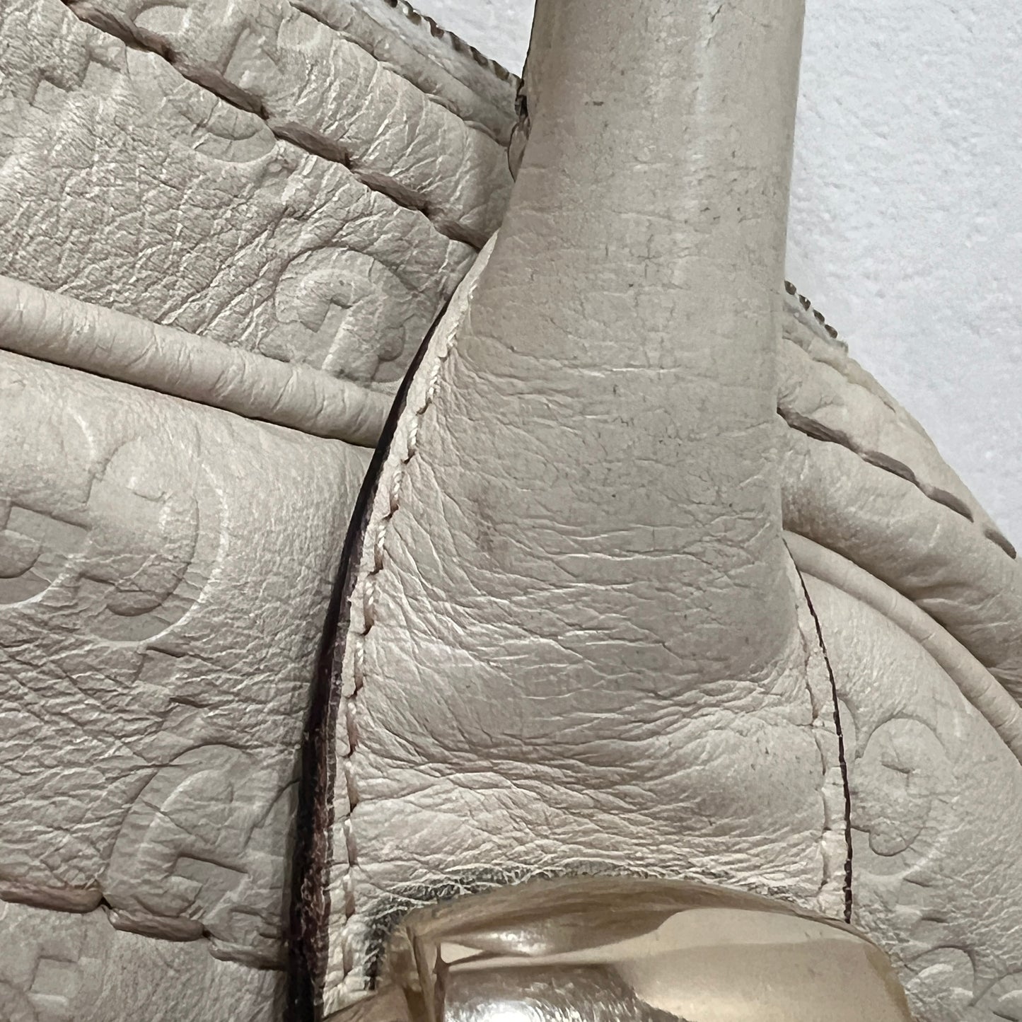 GUCCI Cream Leather Guccissima Signoria Medium Dome