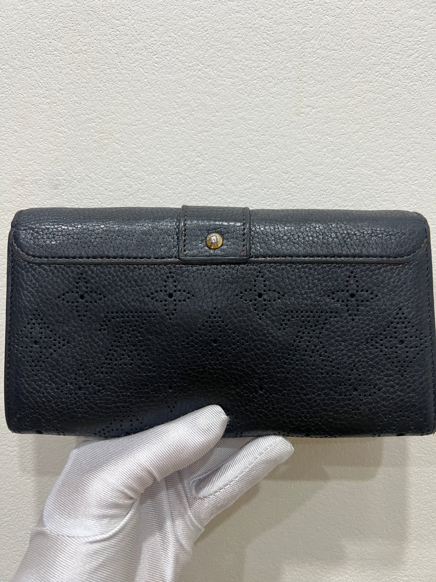 LOUIS VUITTON Wallet Mahina Leather Amelia