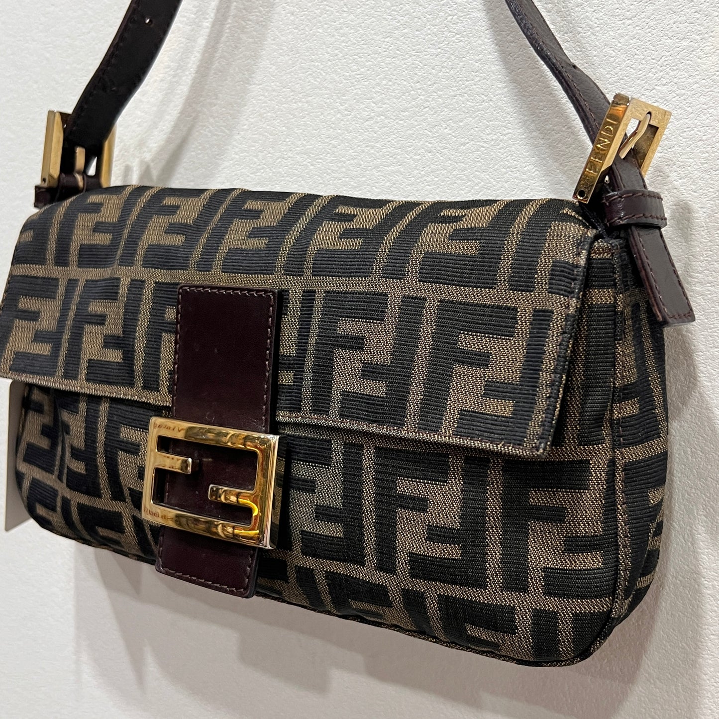 FENDI Baguette Gold