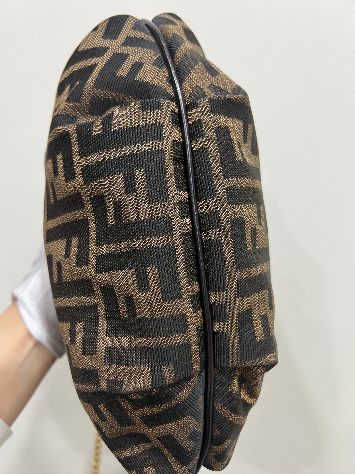 FENDI Croissant Chain Shoulder bag