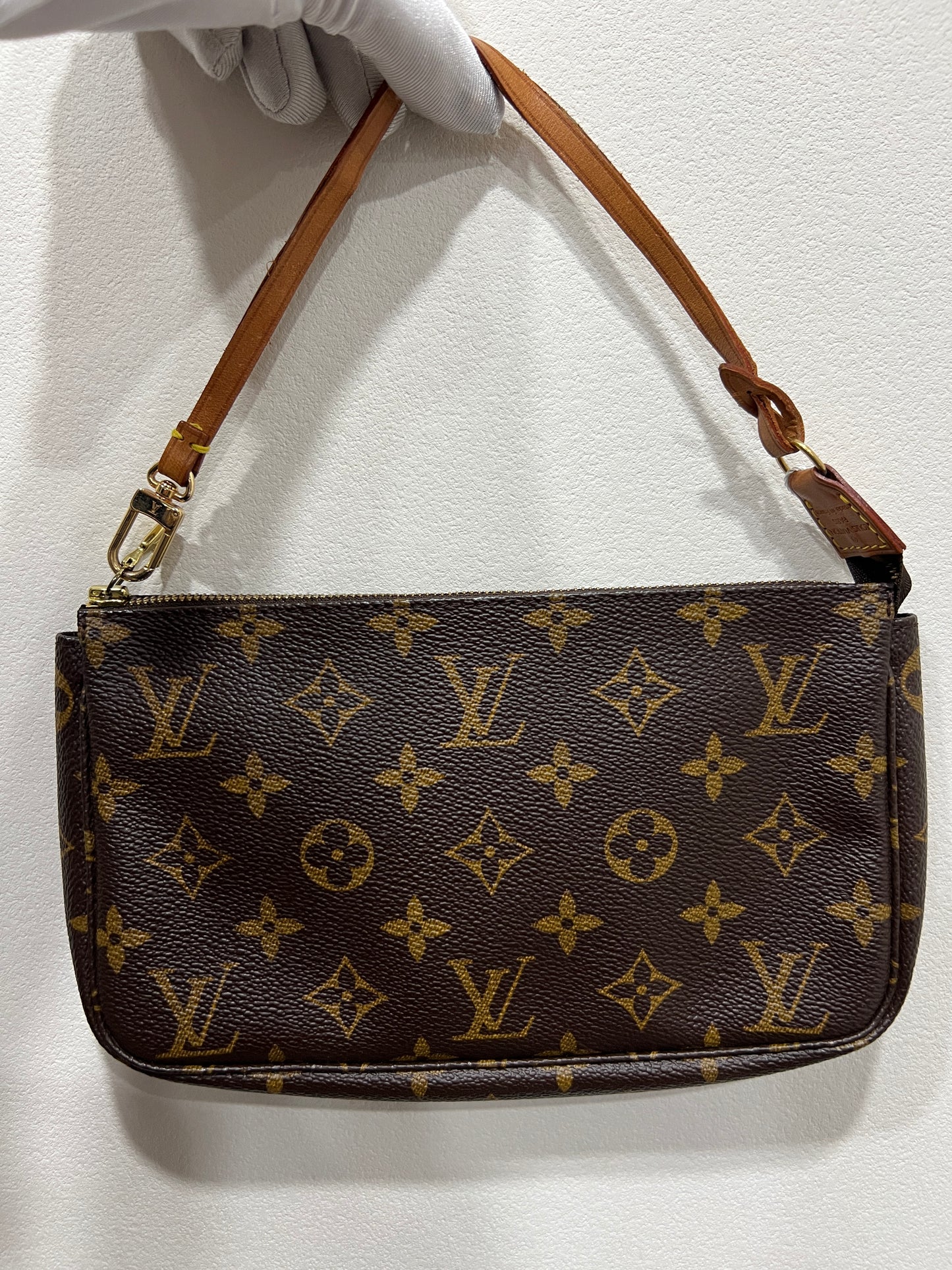 LOUIS VUITTON POUCHETTE W/Leather Strap