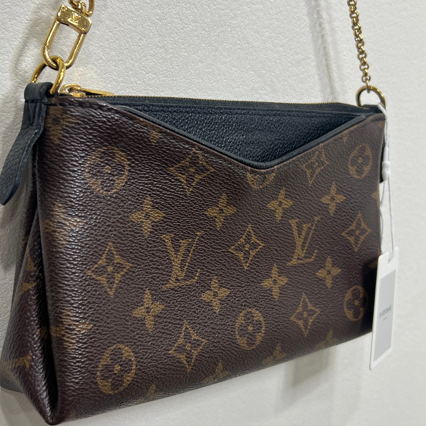 LOUIS VUITTON Pallas Clutch Black