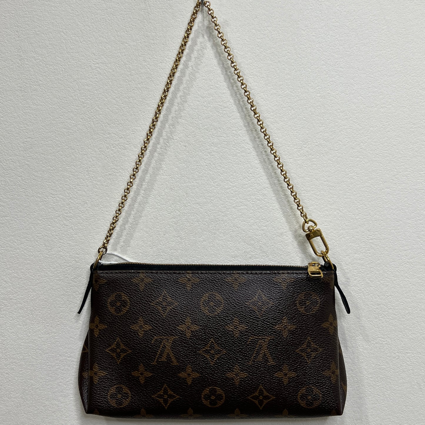 LOUIS VUITTON Pallas Clutch Black