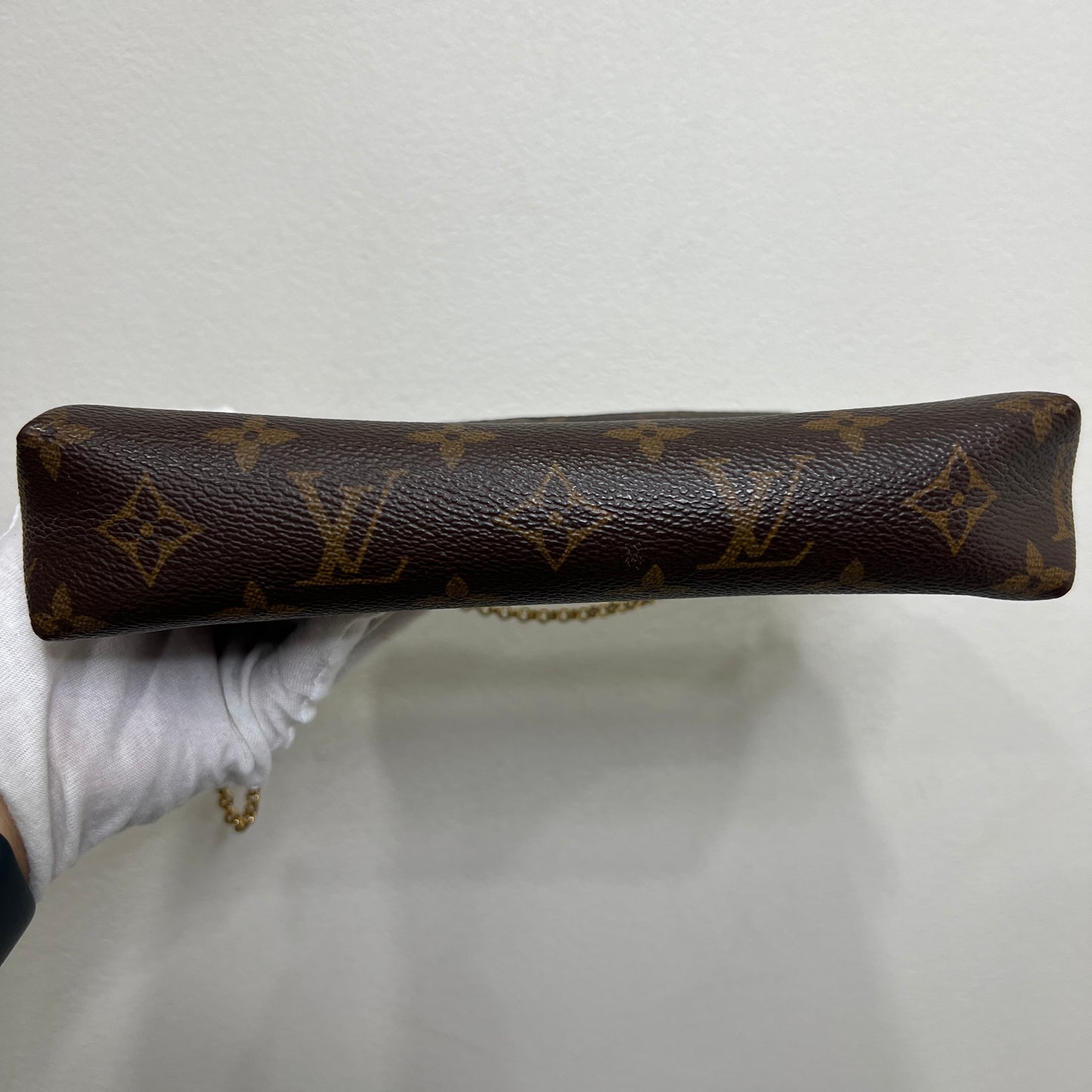 LOUIS VUITTON Pallas Clutch Black