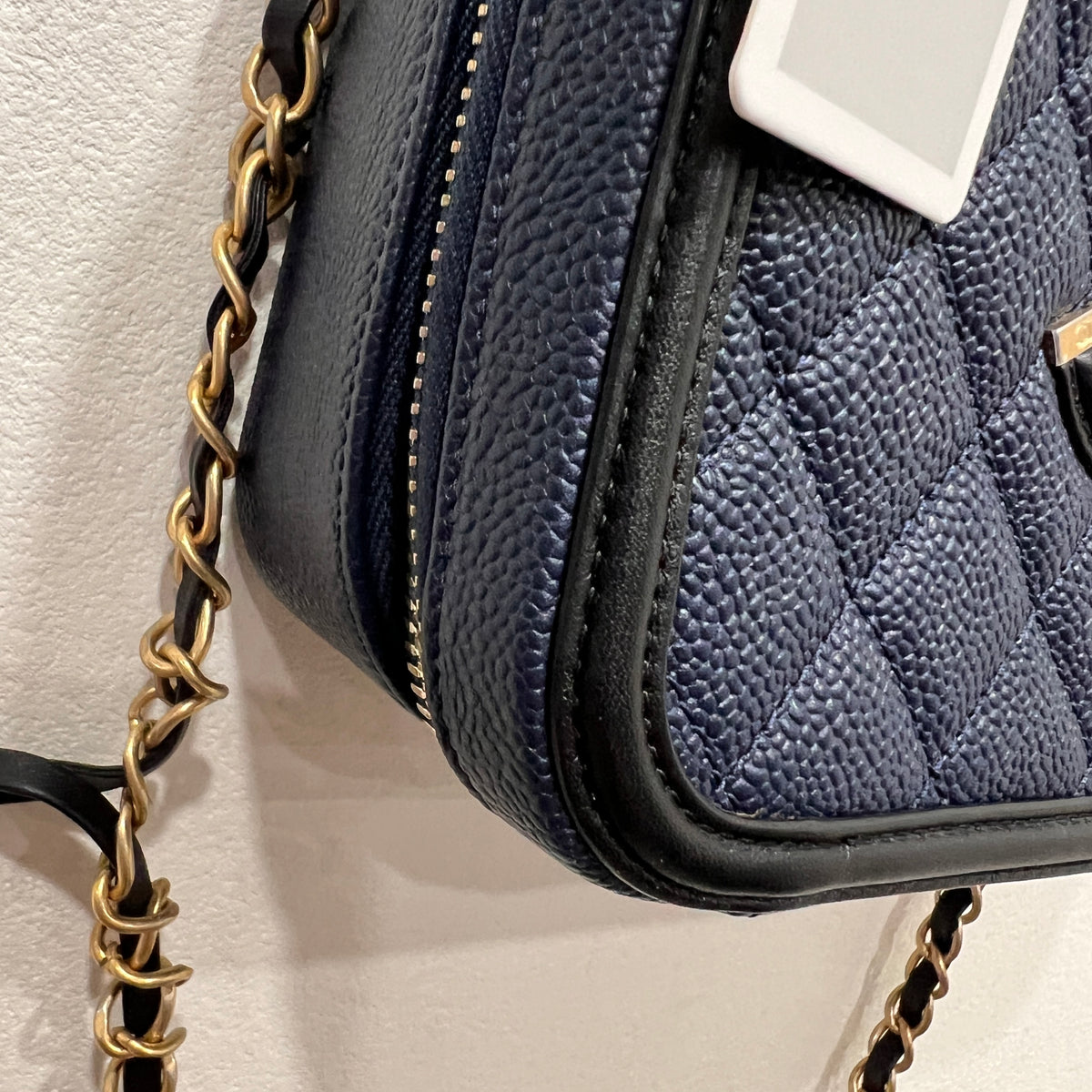 CHANEL CC Filigree Vanity Case Quilted Caviar Medium