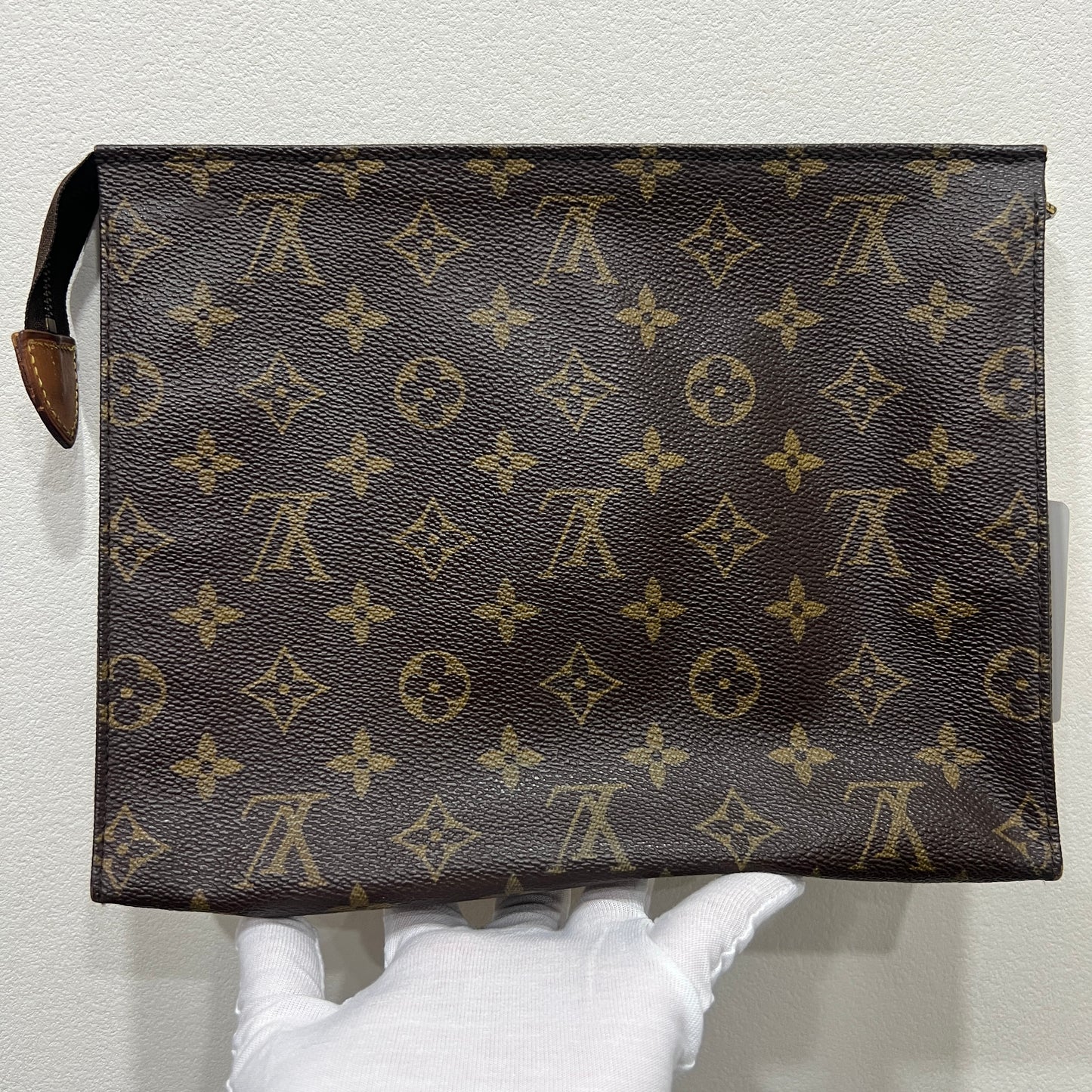 LOUIS VUITTON Toiletry Pouch (24901)
