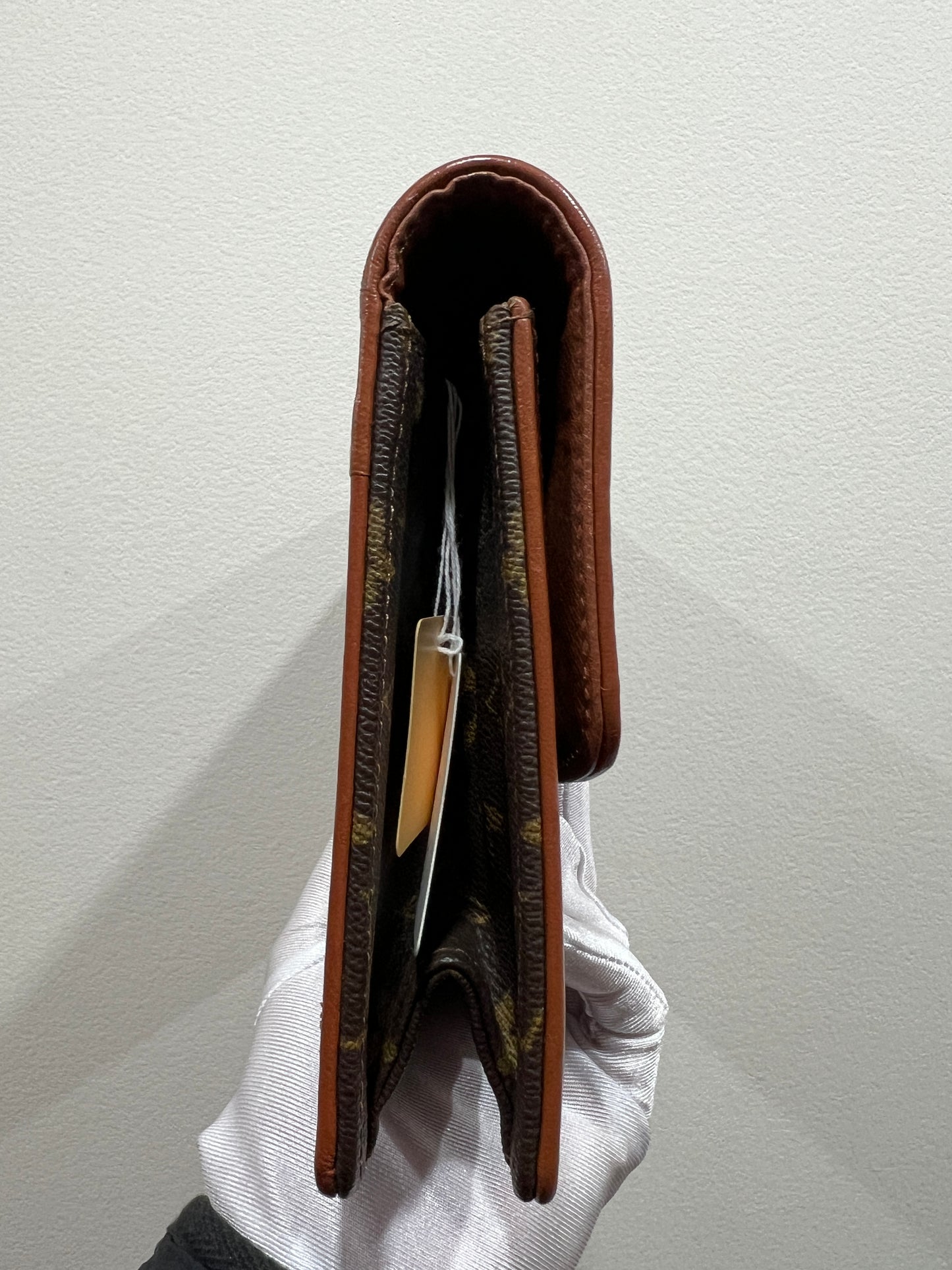 LOUIS VUITTON Clutch