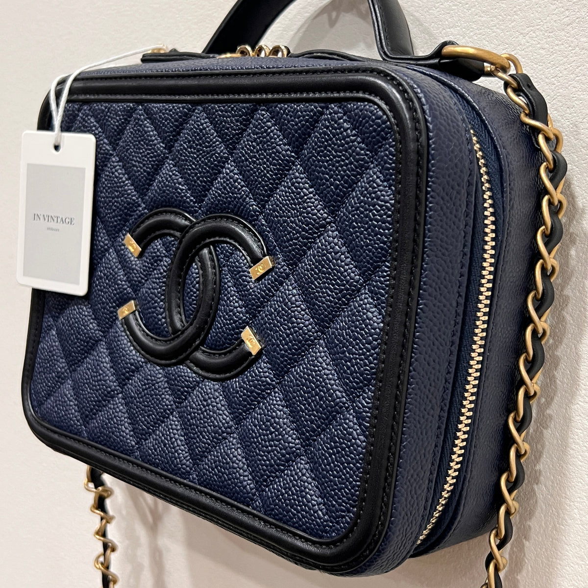 CHANEL CC Filigree Vanity Case Quilted Caviar Medium