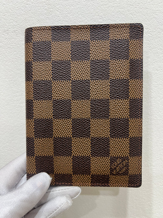 LOUIS VUITTON PASSPORT CASE DAMIER