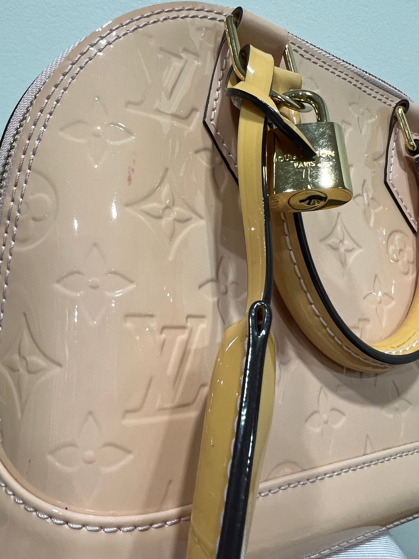 LOUIS VUITTON Alma BB (Vernis) Light Pink/Beige Leather
