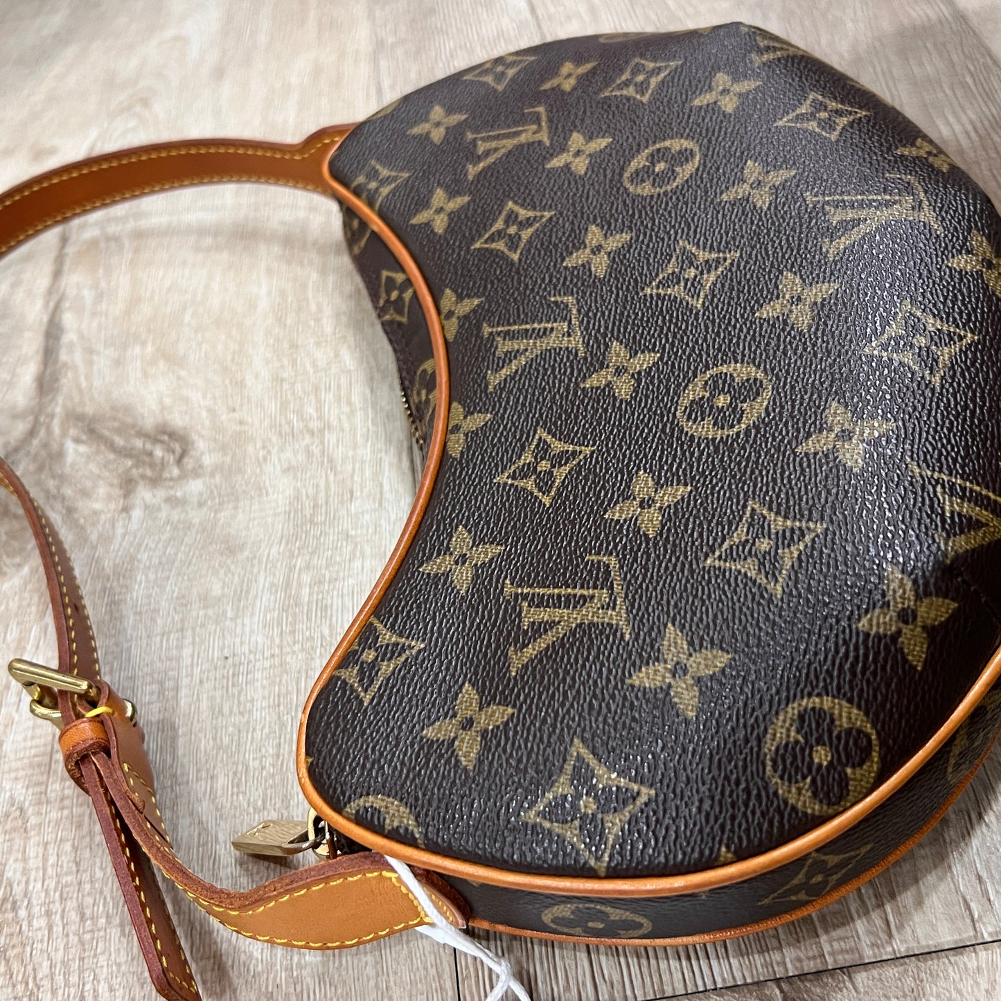 LOUIS VUITTON Croissant PM