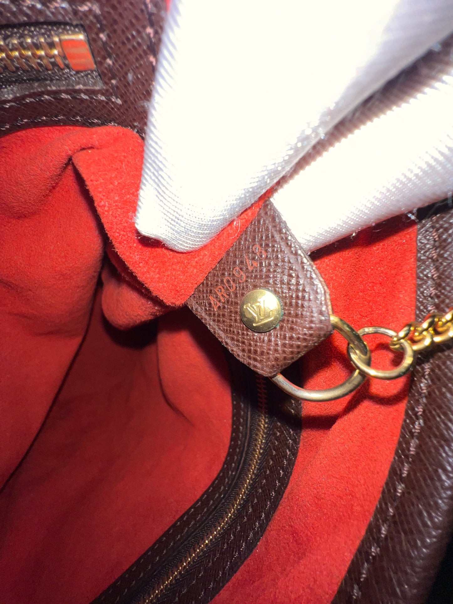 LOUIS VUITTON Damier Marais Bucket Bag