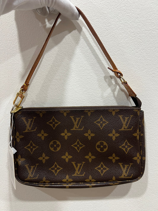 LOUIS VUITTON Pouchette
